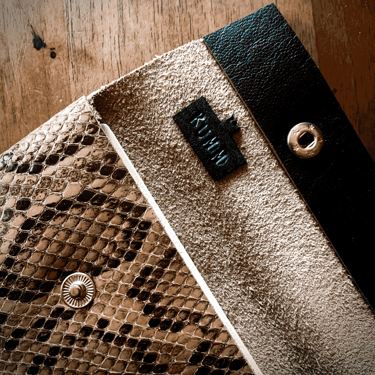 Yılan Baskılı Deri Çanta