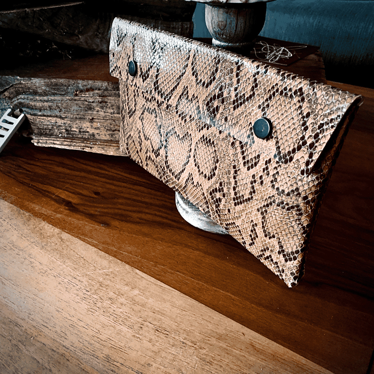 Yılan Baskılı Deri Çanta