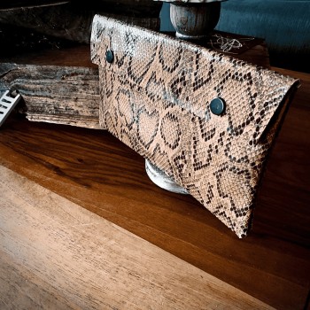 Yılan Baskılı Deri Çanta