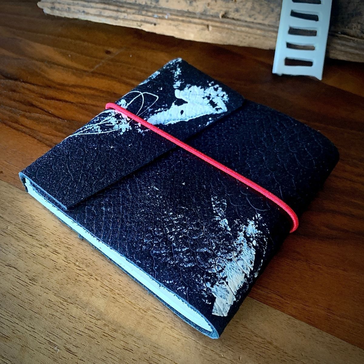 Siyah Abstract Deri Defter