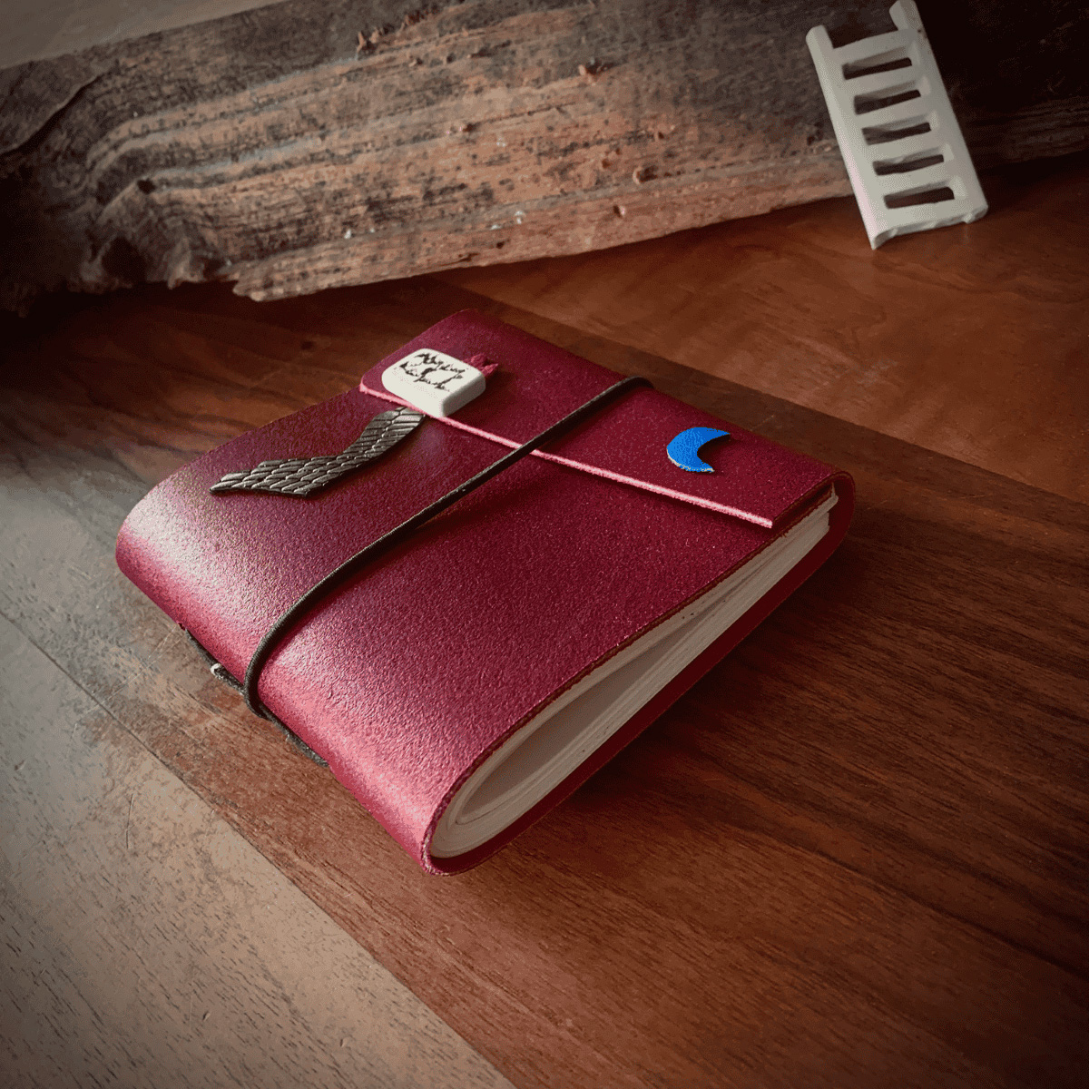 Karmen Kırmızı El Yapımı Deri Defter