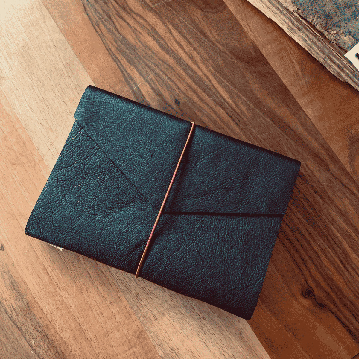 Siyah El Yapımı Deri Defter- L