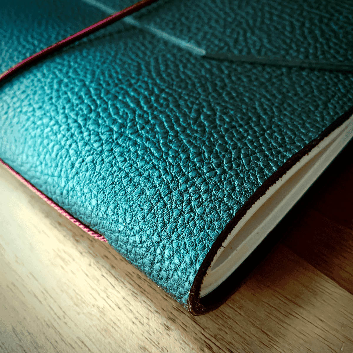 Haki Rengi El Yapımı Deri Defter- L