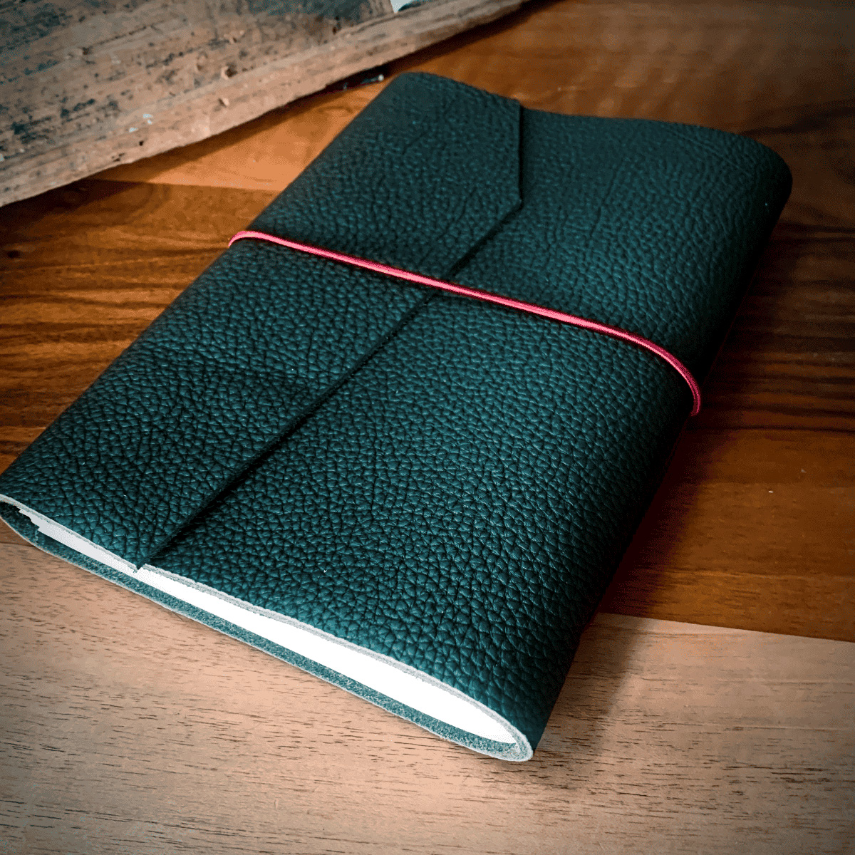 Haki Rengi El Yapımı Deri Defter- L